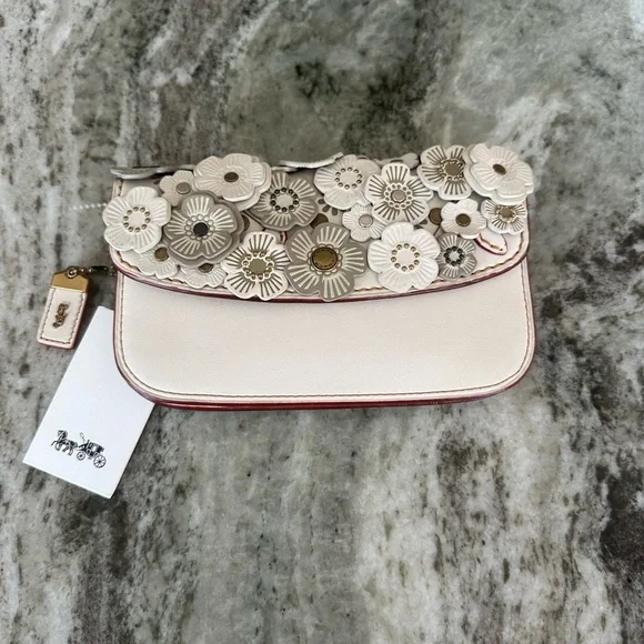 COACH 1941 Tea Rose Clutch Wristlet CHALK NWT - Picture 1 of 11